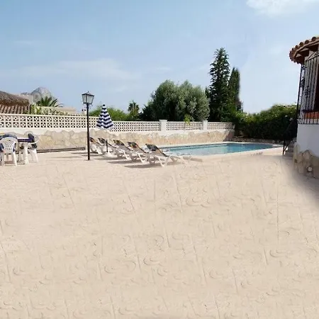 Lovely And Private Pool In A Quiet Area *